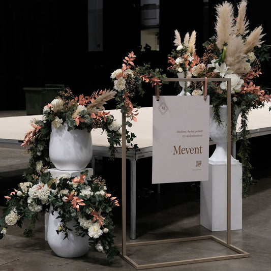 Beige metallinen kylttiteline, Matala