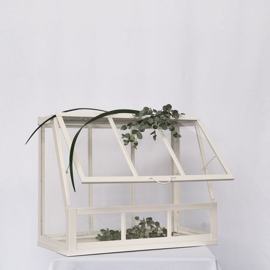 Valkoinen korttiboksi