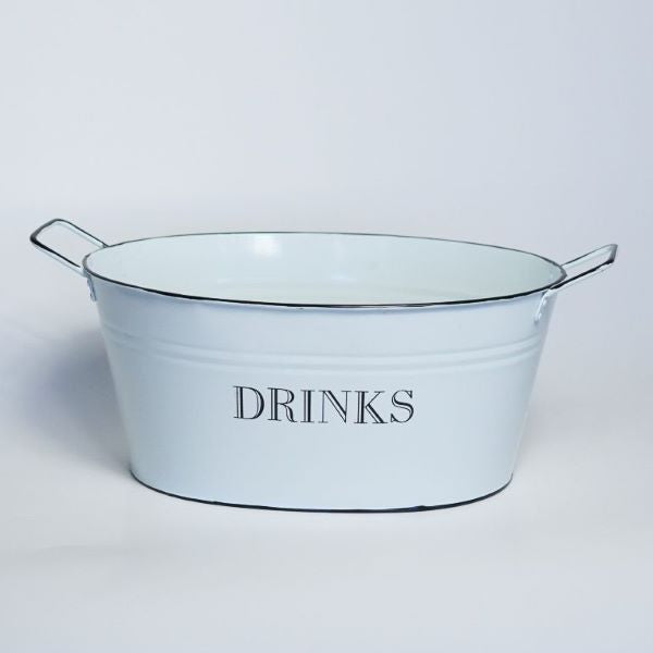 Valkoinen cooleri, jossa teksti DRINKS