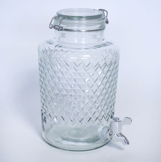 Hanallinen lasiastia, kirkas salmiakkikohokuvioilla