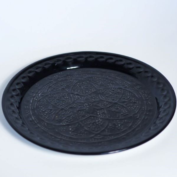 Musta kuvioitu tarjotin