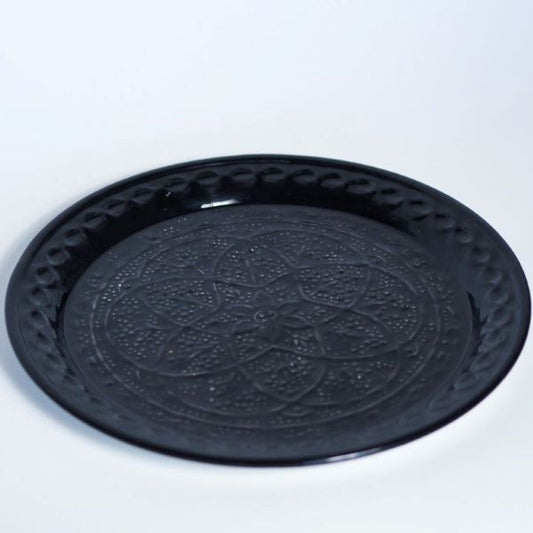 Musta kuvioitu tarjotin