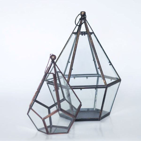 Timanttilyhdyt mustilla kehyksillä