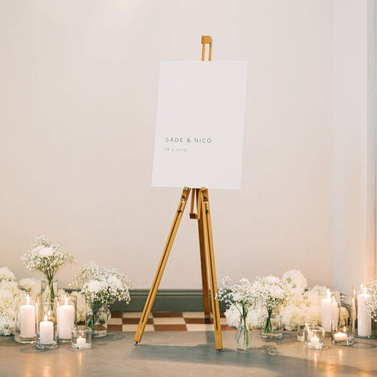 Maalarinteline kyltillä.