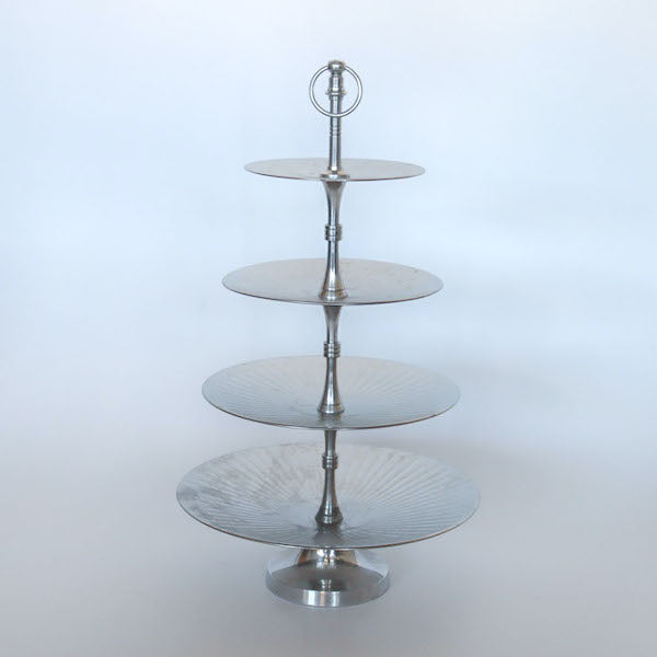 Iso hopeanvärinen kerrostarjotin.