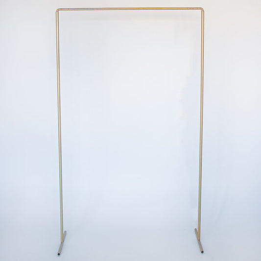 Kullanvärinen teline kylteille