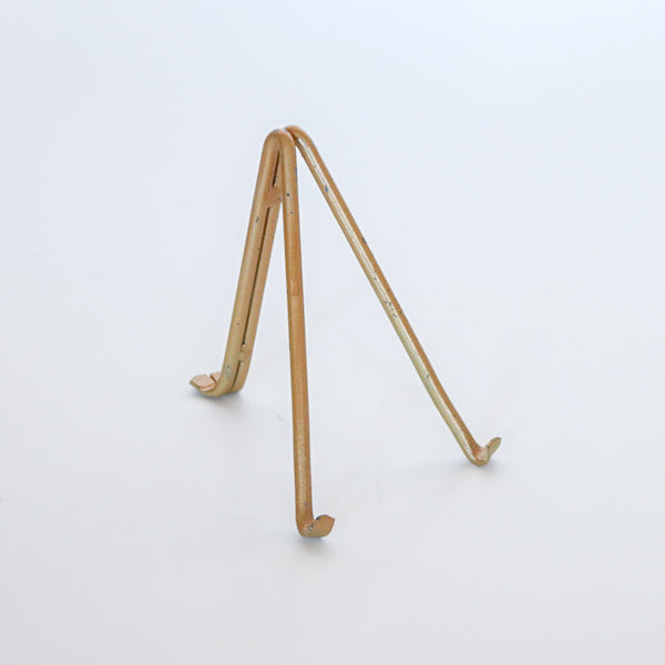 Kullanvärinen teline pienille tauluille